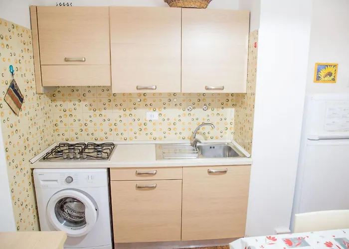 Pinewood Escape With Garden Apartament