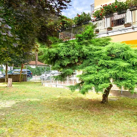 דירה Pinewood Escape With Garden *