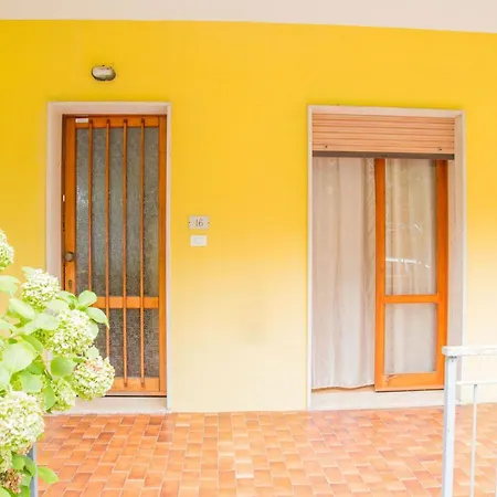 Pinewood Escape With Garden *