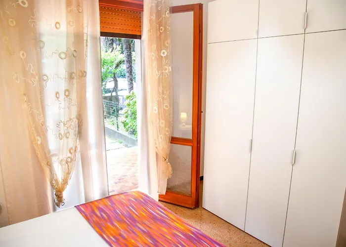 Apartment Pinewood Escape With Garden